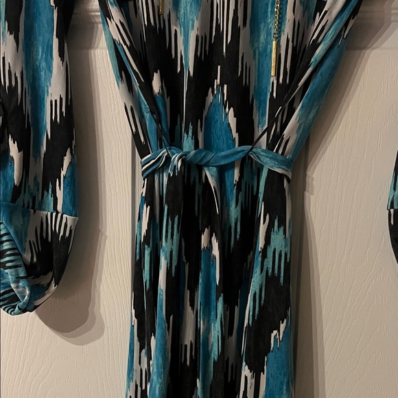 Michael Kors Turquoise and Black Dress with gold Chain Accents and details - Picture 5 of 6